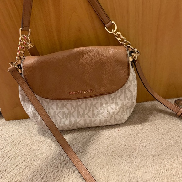 SOLD‼️Authentic Michael Kors crossbody - Picture 8 of 8